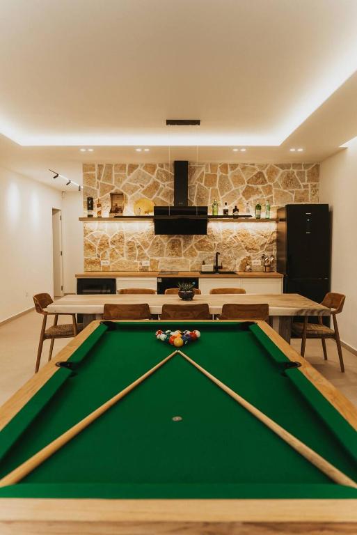 The games room at Vila Luar with a billiards table